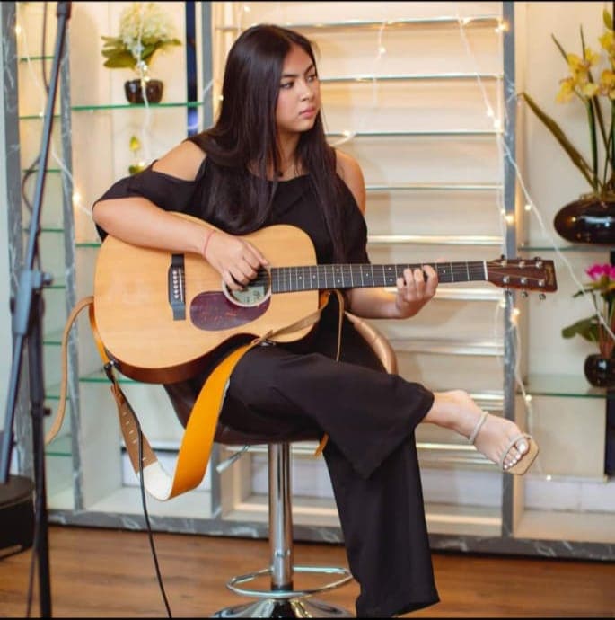 LIVE ARTISTE AND A COZY ENVIRONMENT